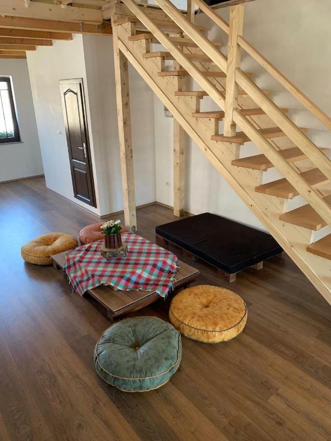 Guest House Tivko Katce 고스티바르 외부 사진